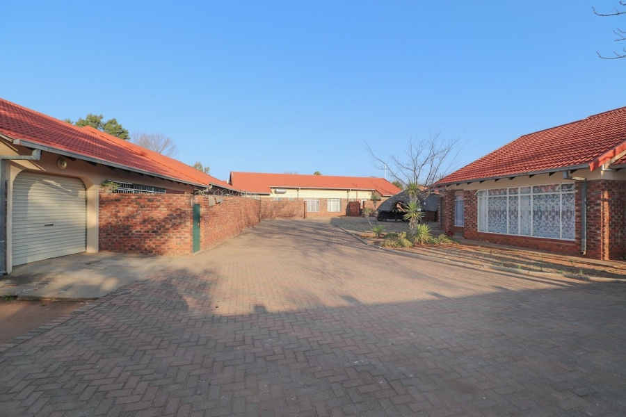 To Let 2 Bedroom Property for Rent in Meiringspark North West